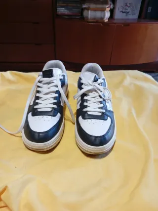 Zapatillas Pull&Bear blancas y negras