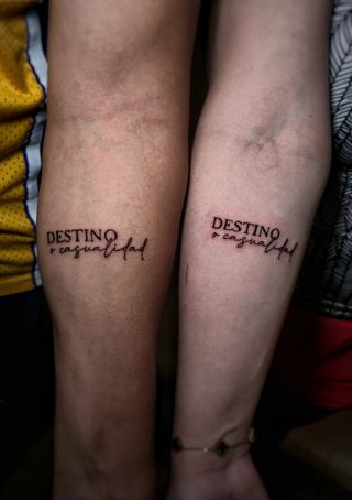 Tatuaje de Flores y Hojas