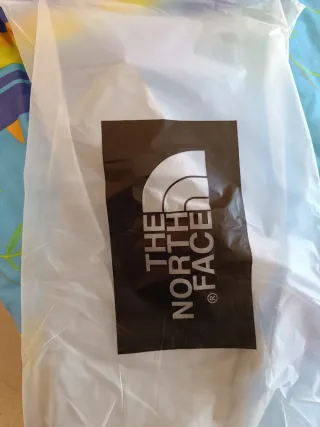 Chaqueta The North Face Blanca y Negra