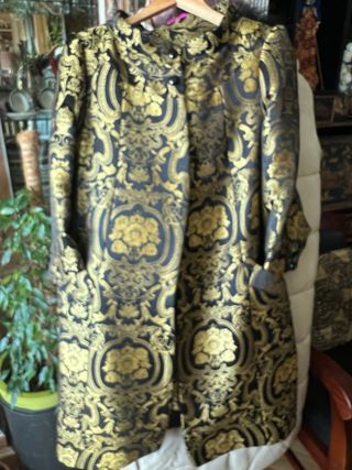 Abrigo de fiesta negro y dorado