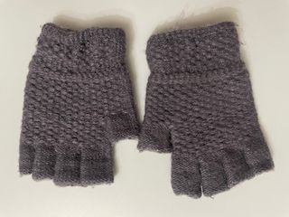 Guantes sin dedos morados sin estrenar