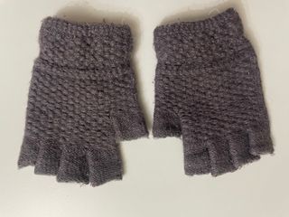 Guantes sin dedos morados sin estrenar