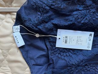 Blusa azul de encaje manga larga