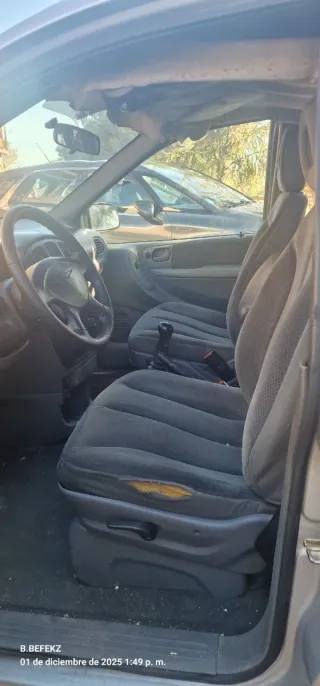 Crysler Voyager 2004 para piezas