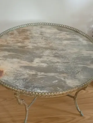 Tavolo rotondo in metallo e marmo