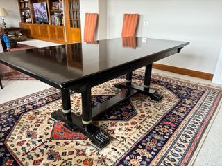 Mesa de comedor de madera