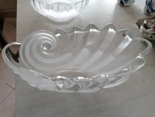 Vasca in vetro a forma di conchiglia