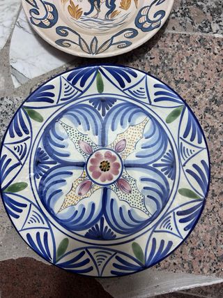 Platos decorativos pintados a mano