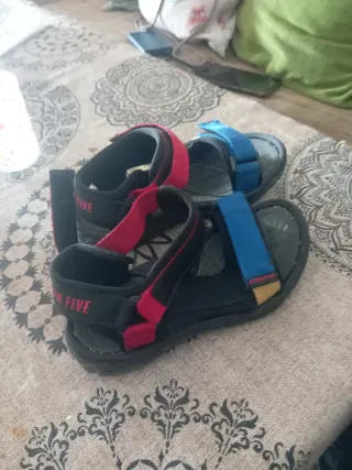 Sandalias niño negras, azules y rojas talla 32