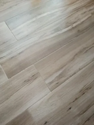 Suelo porcelánico imitación madera .vendo 8 cajas