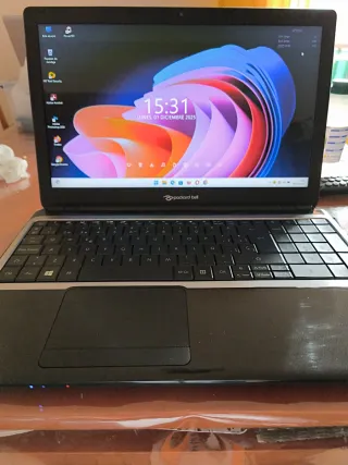 Packard Bell ultrafino negro/plateado