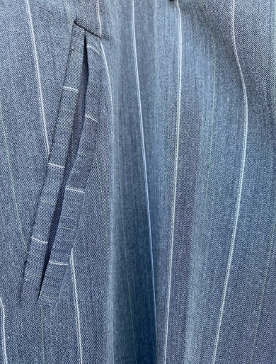 Pantalón Torero gris rayas talla 40