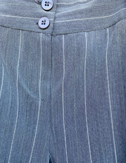 Pantalón Torero gris rayas talla 40