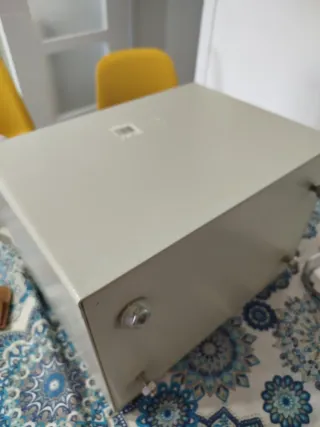 Caja Fuerte con Llave y Combinación