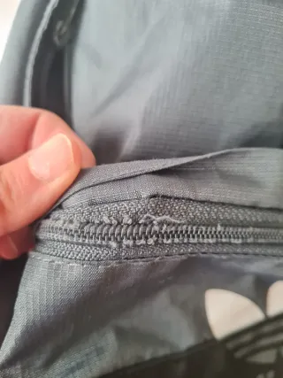 Mochila Adidas Negra y azul/verde grisaceo