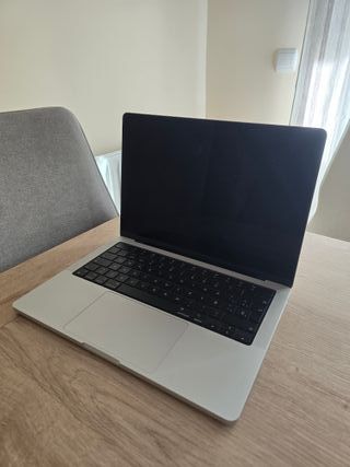 MacBook Pro 14 16GB RAM 512GB SSD Plata