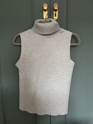 Top Zara cuello vuelto sin mangas