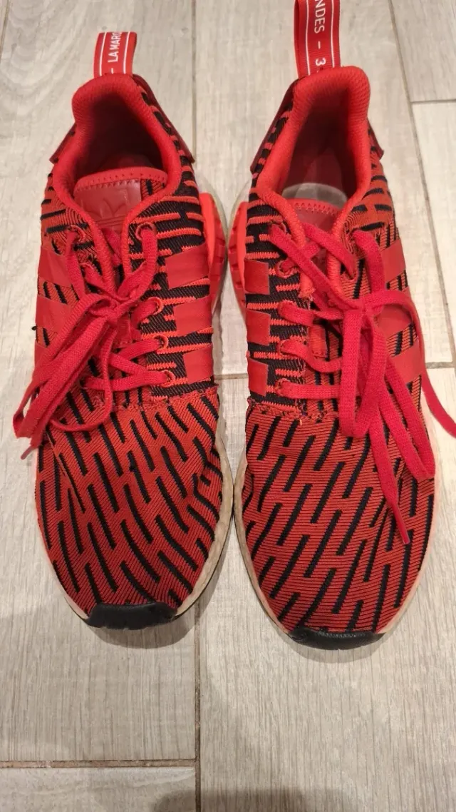 Zapatillas Adidas NMD R2 rojas y negras