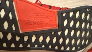 Zapatillas Adidas NMD R2 rojas y negras
