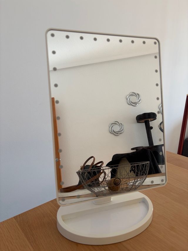 Specchio LED da tavolo