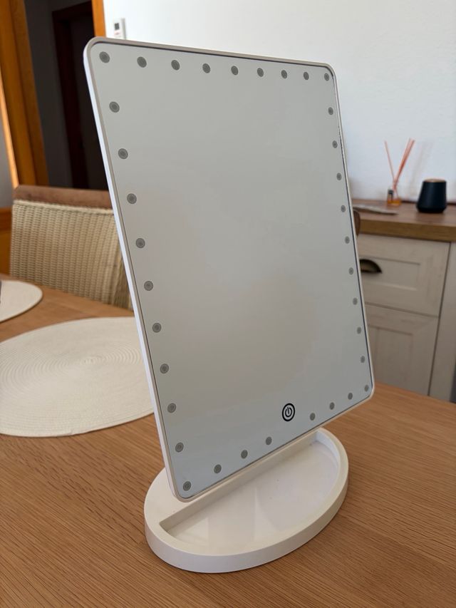 Specchio LED da tavolo