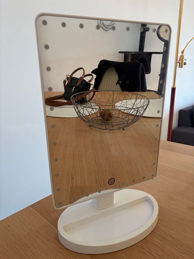 Specchio LED da tavolo