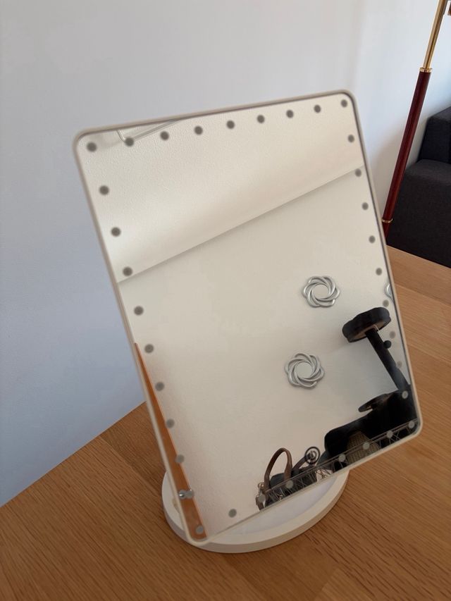 Specchio LED da tavolo