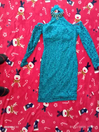 Vestido fiesta pedrería cuello alto