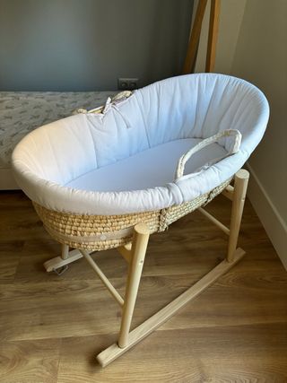 Moisés para bebé de mimbre + soporte de madera