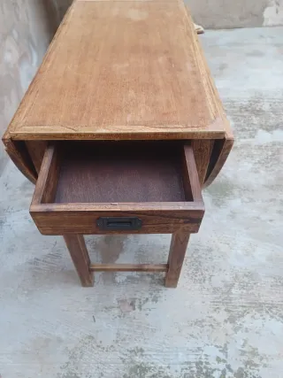 Mesa extensible y 4 sillas madera plegables