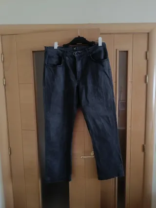 Pantalón vaquero Lee. Hombre.