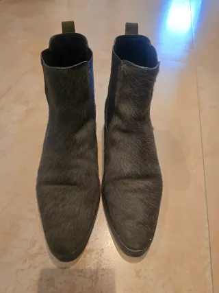 Botas de pelo verde y gris