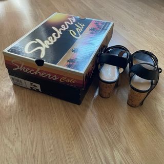 Sandalias Skechers Tacón Plataforma Negras Mujer