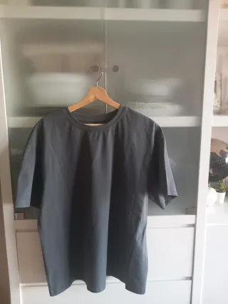 Camiseta gris estampada