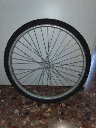 Dos ruedas de bicicleta con piñonera de 26"