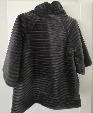 Chaleco de pelo gris