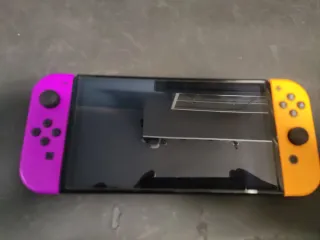 Nintendo Switch OLED Viola/Arancione