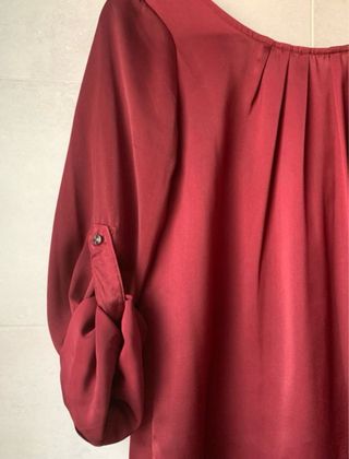 Blusa Zara granate satinada