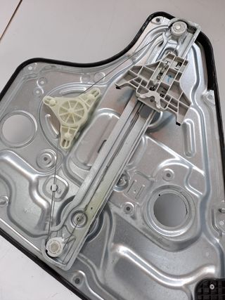 ELEVALUNAS TRASERO DERECHO KIA VENGA