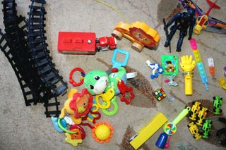 Lote 60 Brinquedos + Livro Histórias de Embalar