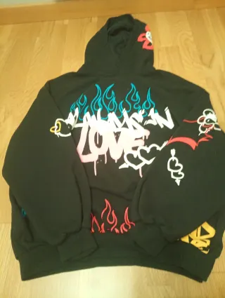 Sudadera Bershka Negra con Estampado Multicolor