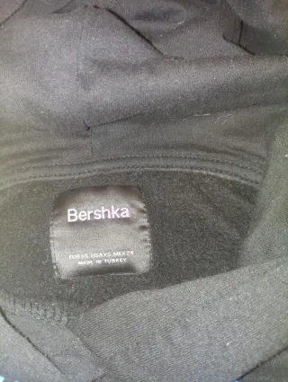 Sudadera Bershka Negra con Estampado Multicolor