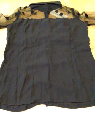 Blusa transparente de lunares