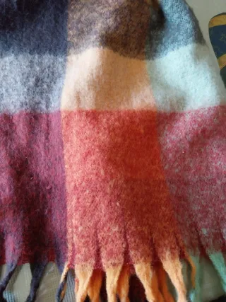 Bufanda cuadros grandes. 100% polyester. 45x180cm