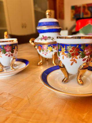 Set Tazzine Bone China - dettagli dorati e blu