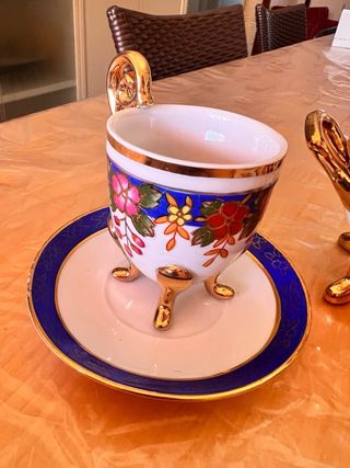 Set Tazzine Bone China - dettagli dorati e blu