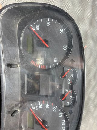 CUADRO DE INSTRUMENTOS GOLF 4 2000