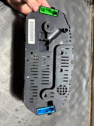 CUADRO DE INSTRUMENTOS GOLF 4 2000