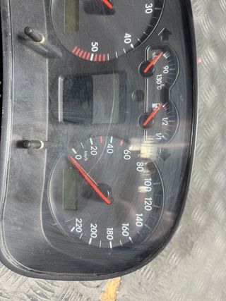 CUADRO DE INSTRUMENTOS GOLF 4 2000