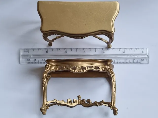 Mesas y espejo (muebles casa muñecas). Año 2000.